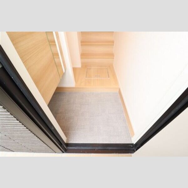 ウインドウ　ウィンド 玄関