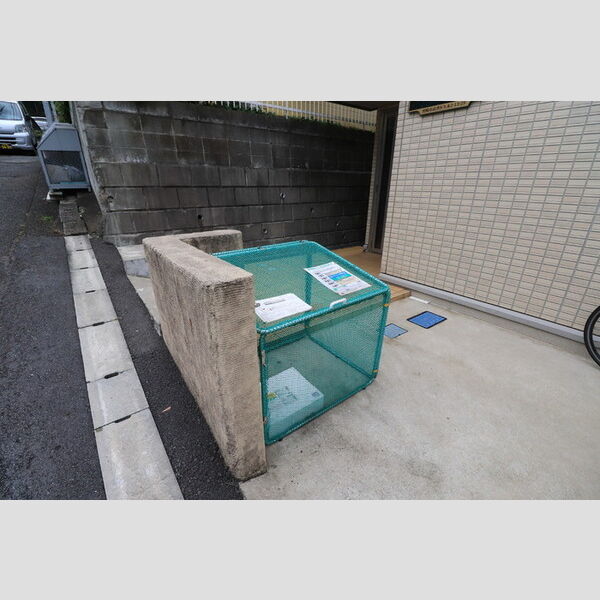 三花土 敷地内ごみ置き場