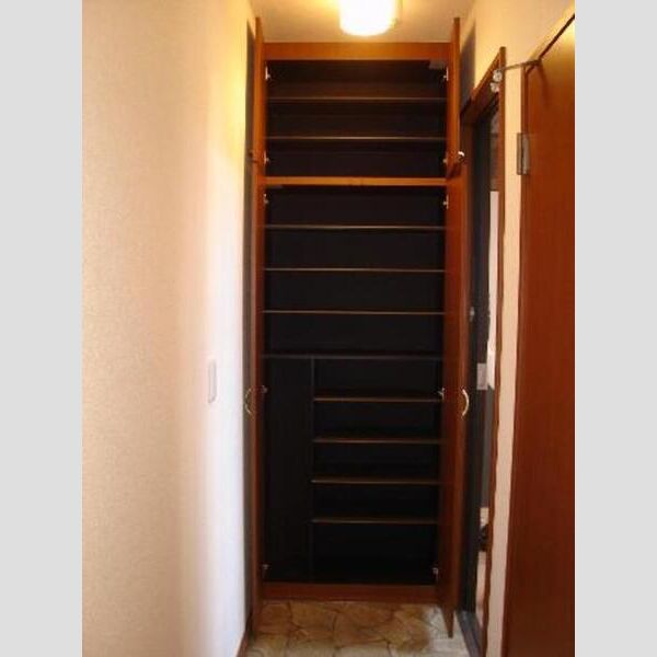 リビングタウン三橋西　B たっぷり玄関収納