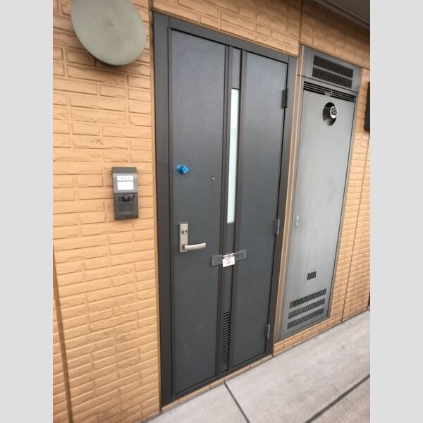 パピヨン八王子みなみ野303号室 玄関ドア