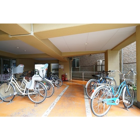 マック所沢コート1002号室 駐輪場