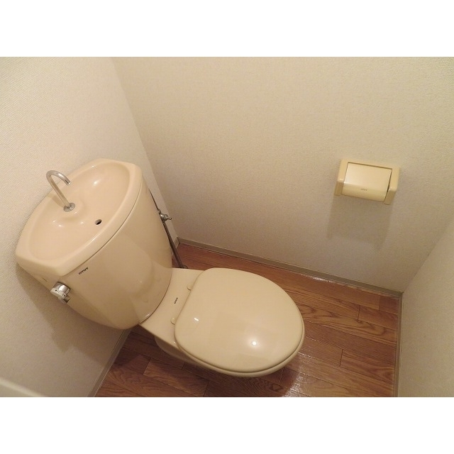 セゾン世田谷0102号室 トイレ