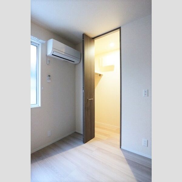 カミーノ　コモド　Camino　Comodo102号室 クローゼット