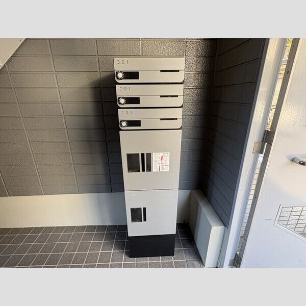 ニュー・トリヴァンベールユアサ 宅配ボックス