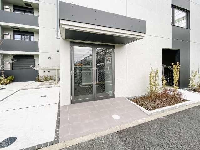 リブレスト篠崎404号室 エントランス