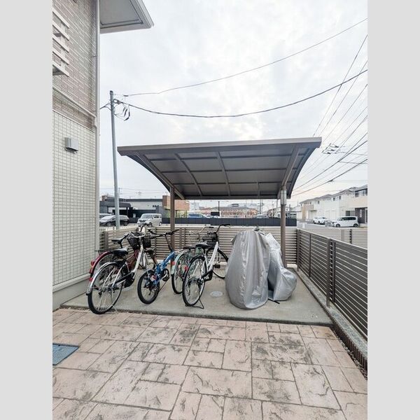 Spring Court和 駐輪場