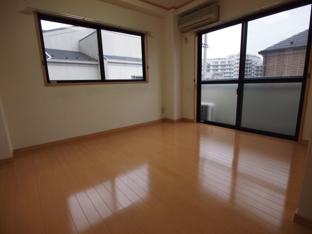 303号室