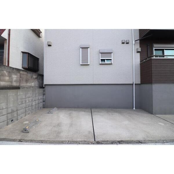 ラディアン横浜 駐車場