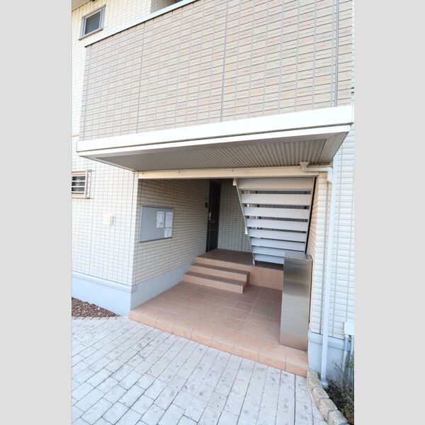 根通り エントランス