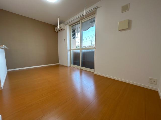 ライジング・サン203号室 リビング