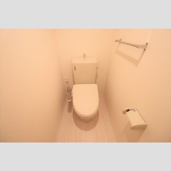 レーヴ・シェソワ206号室 温水洗浄暖房便座トイレ