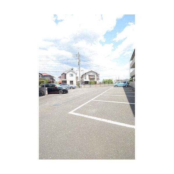 ウィスタリアガーデン106号室 駐車場