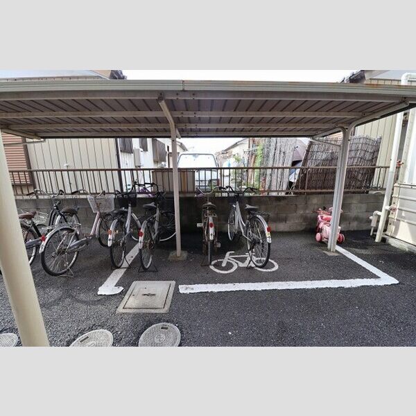 ジョウエイ別府203号室 駐輪場