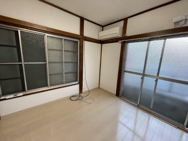 お宝ハウス 一階の６帖のリビングです。