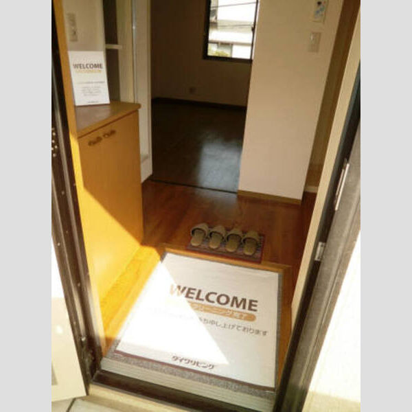 フラットエイト201号室 201 玄関～洋室