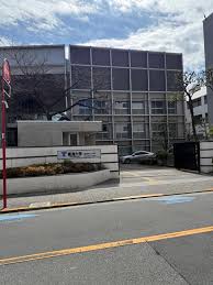 パークウェル白金高輪 【コンビニエンスストア】ファミリーマート 東海大学品川キャンパス/S店まで121ｍ