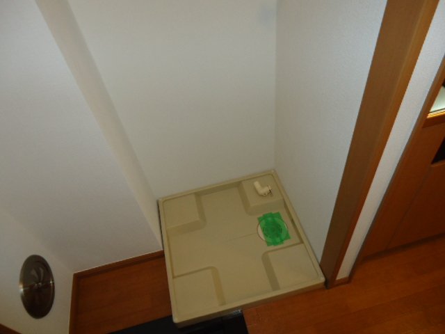 メゾン・トランタンヌーフ101号室 洗濯機置場