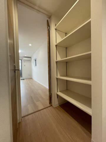 ウィンドテラス矢切0110号室 収納
