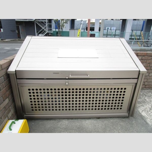 ヴィラ・ルミエール 入居者専用ゴミストッカー