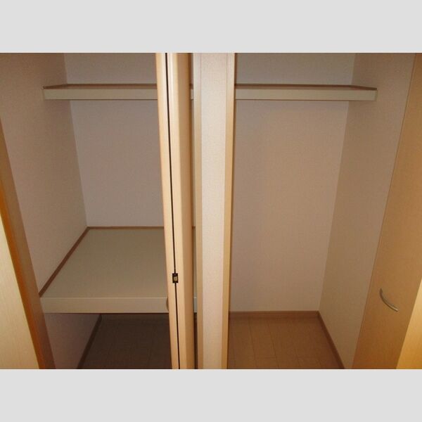 フェニックス　EFE202号室 収納