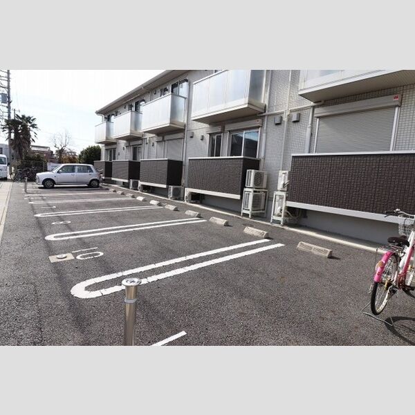 メゾン ベローム101号室 駐車場