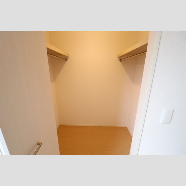 スイートショコラ203号室 ウォークインクローゼット