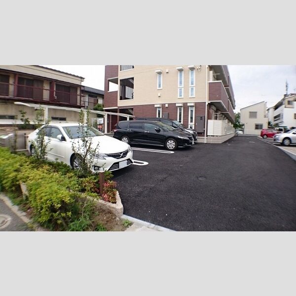 フローラ 駐車場は塗装タイプ!