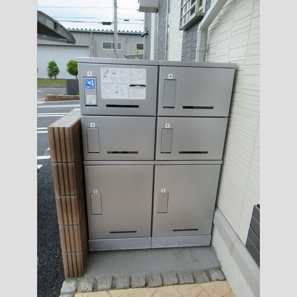 ソル ド レーヴ アッシュ105号室 宅配ボックス