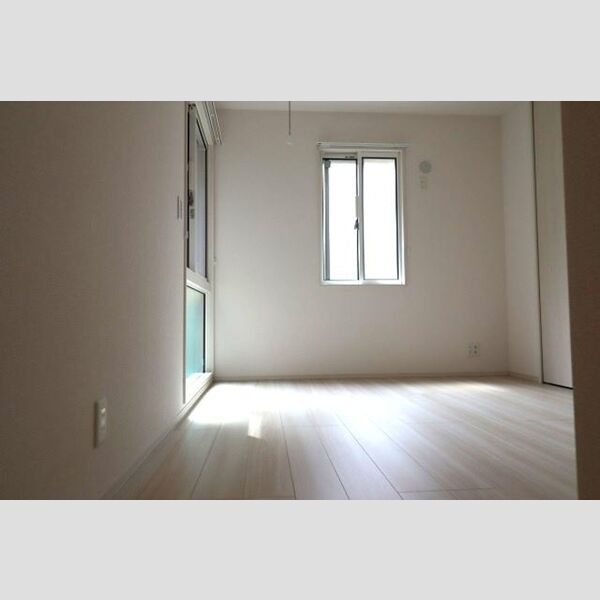 メゾンドシェリール102号室 洋室6、74帖