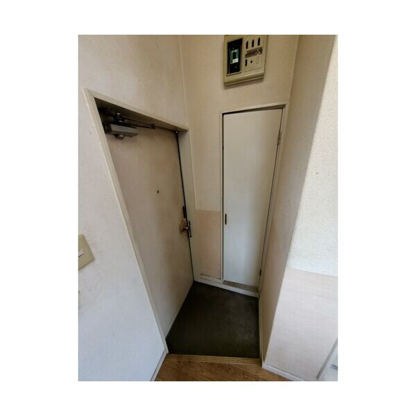 大蔵台ハイツ106号室 玄関