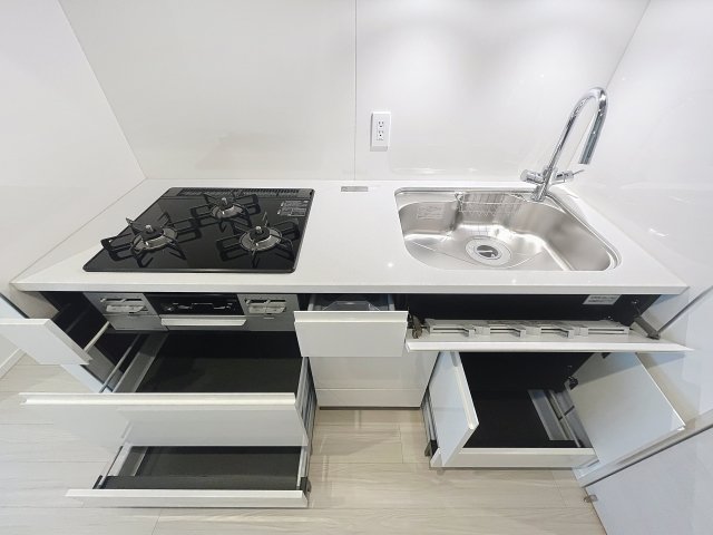 ＷＯＲＬＤ　ＴＯＷＥＲ　ＲＥＳＩＤＥＮＣＥ25階 システムキッチン（3口ガスコンロ・グリル付）