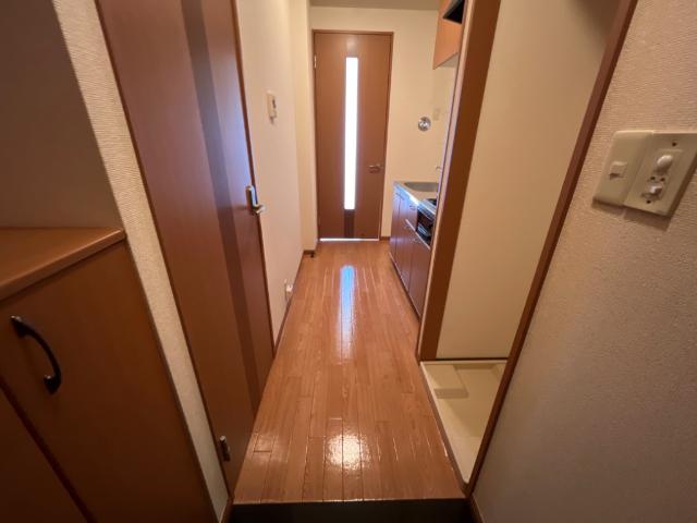 フローラーリア湘南203号室 廊下