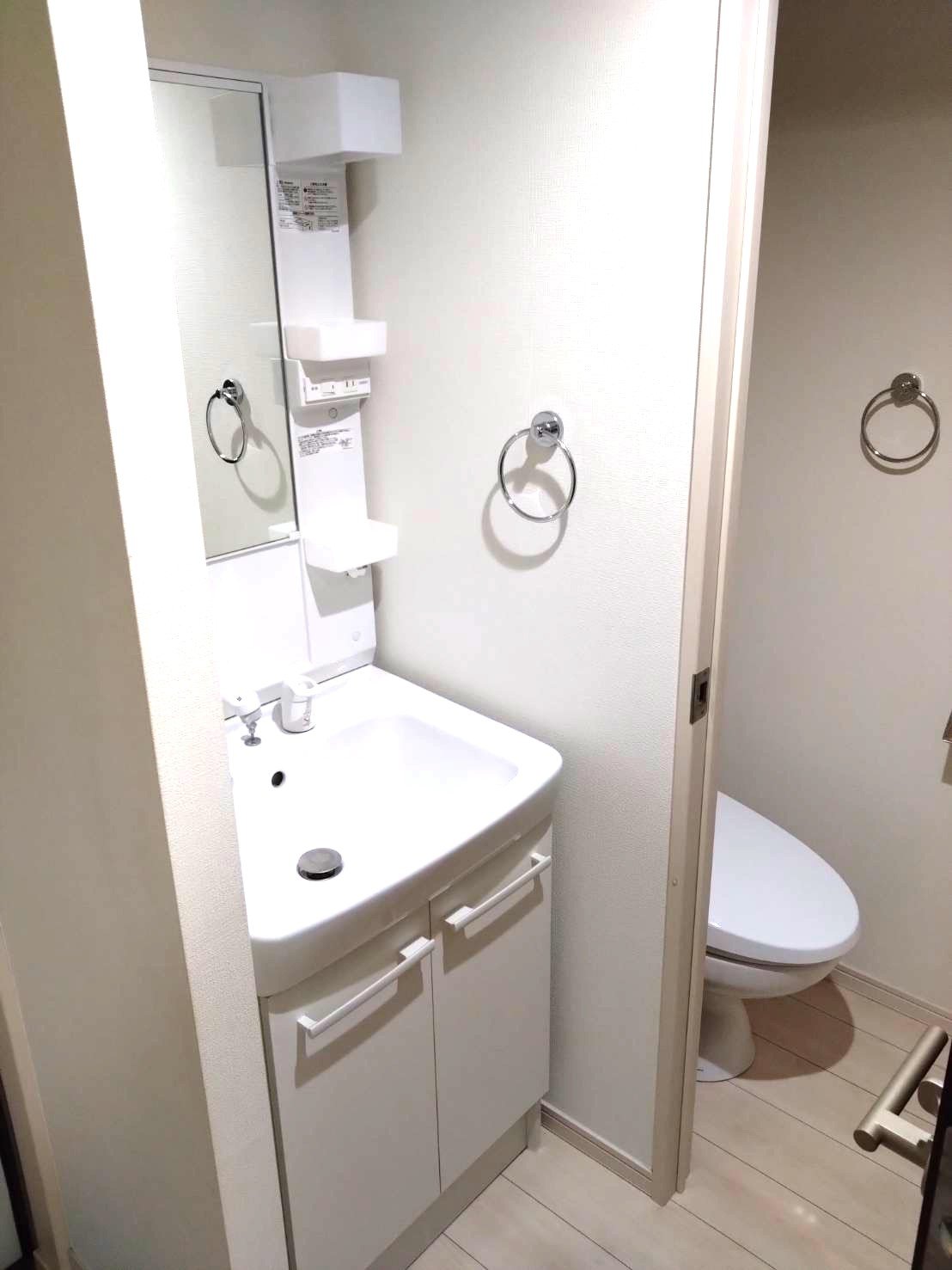 マシェルナ八千代台0302号室 スペースが確保できる洗面所です