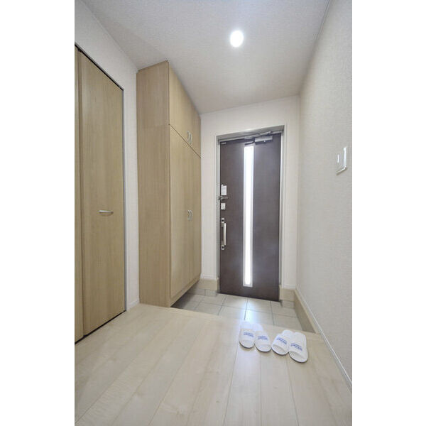 クレイドルガーデン横浜市金沢区六浦南第10　8号棟 玄関