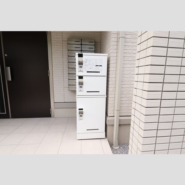 メゾン真砂202号室 宅配ボックス