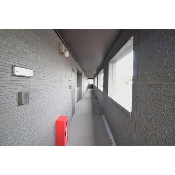 フォレストメゾン子安A101号室 エントランス