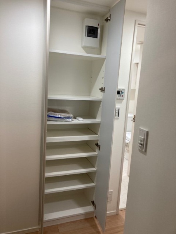 CREALpremier八丁堀2階 下足入れ