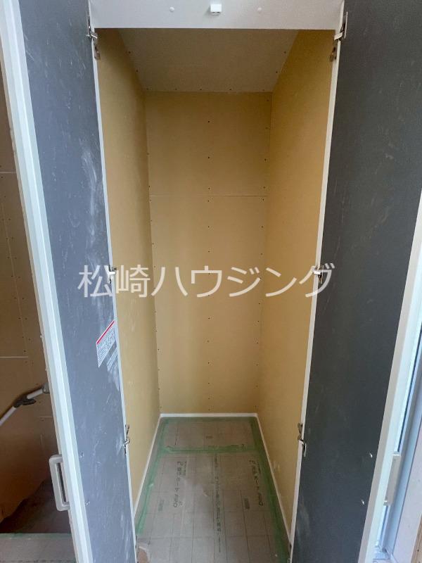 AW中野松が丘2階 収納