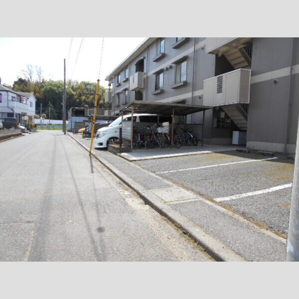サンパレス横須賀206号室 駐車場