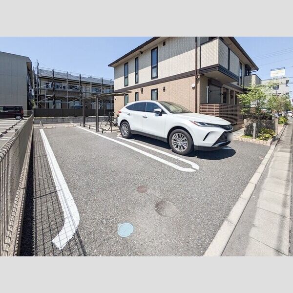 リヴェール 駐車場