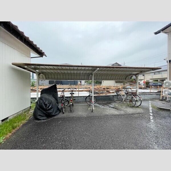 フレマリール国立202号室 駐輪場
