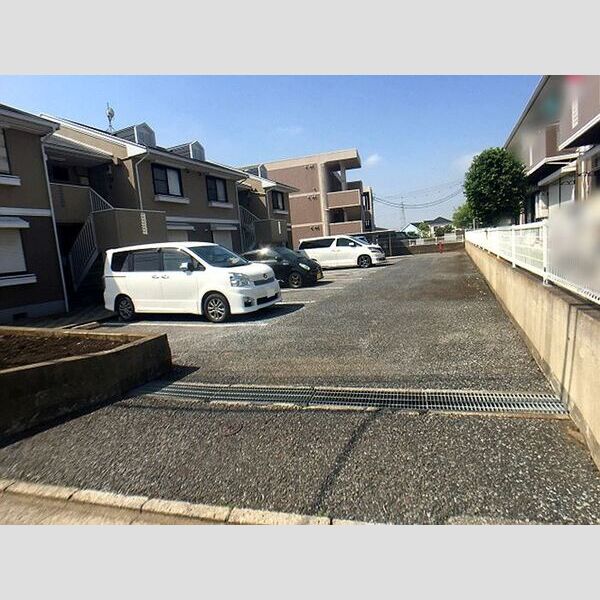 ロイヤルタウン泉　D102号室 駐車場