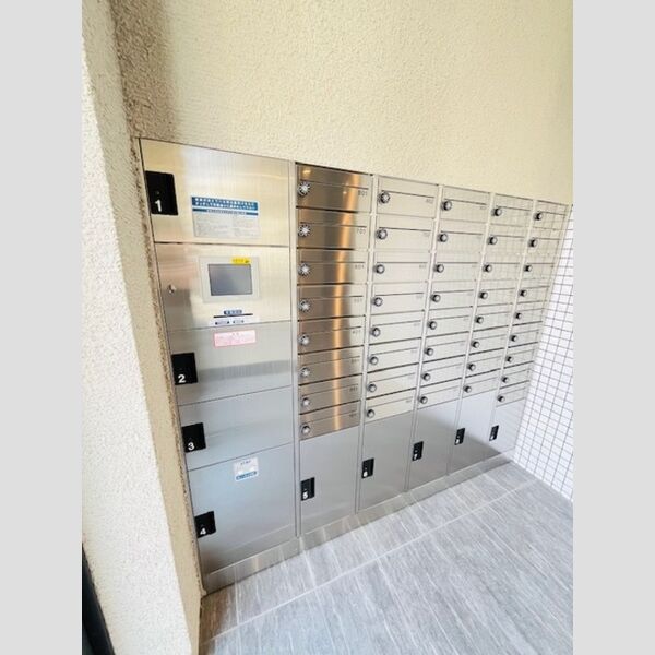 ファンディ平塚305号室 宅配ボックス　郵便ポスト