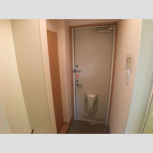 クレスト西戸部101号室 玄関