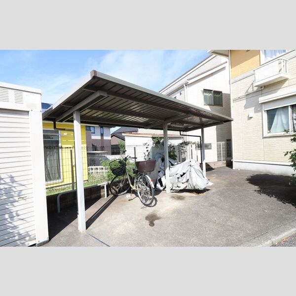 ソレアード 駐輪場