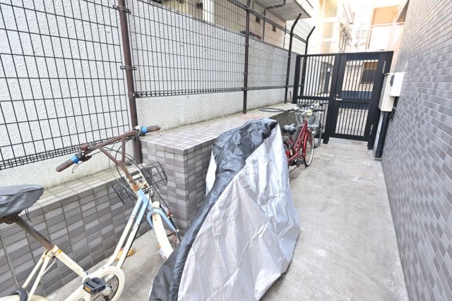 スカイコート神楽坂3階 駐輪場