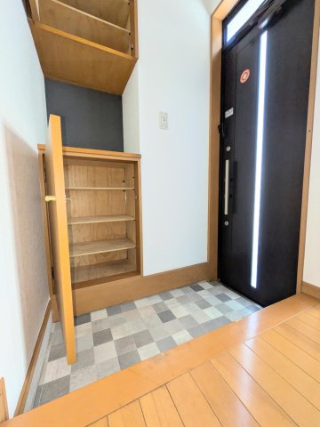 船橋市芝山戸建 シューズボックスも充実