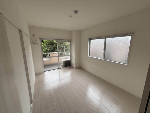 スカイホーム本郷0205号室 リビング