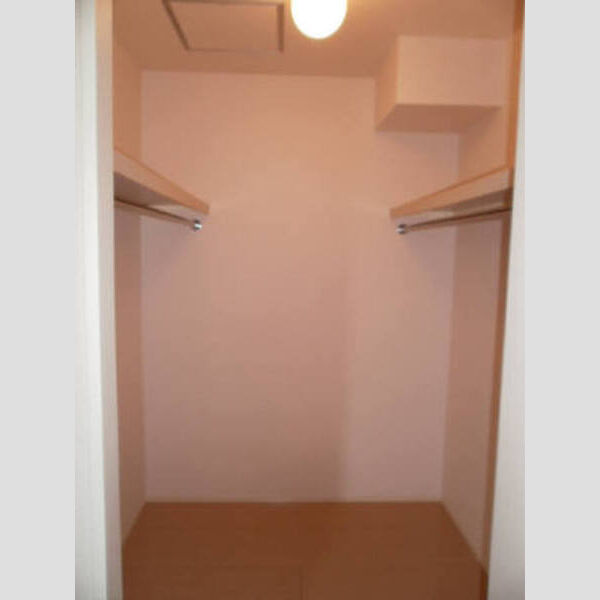 フィレンツェ201号室 ウォークインクローゼット