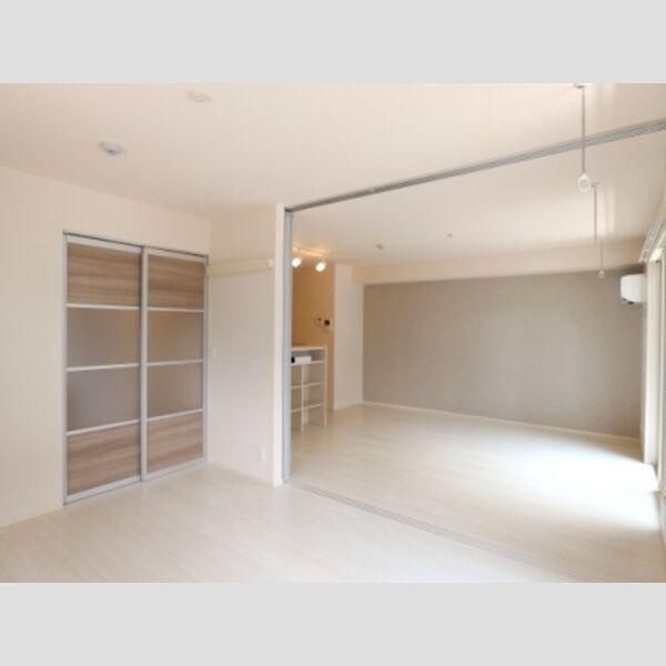 リノアイーナ305号室 南側洋室1